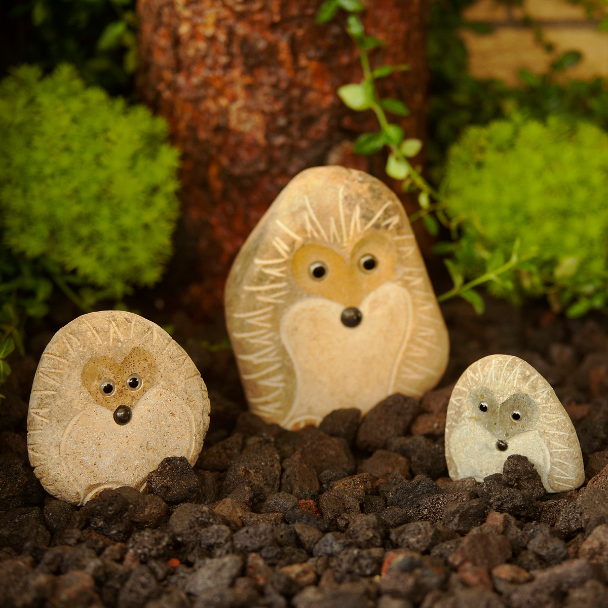 Hand-carved natural granite boulder stone hedgehogs set for garden decoration, family collection, 3 pieces (4&quot;-8&quot;).